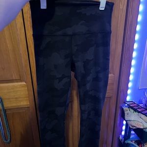 LULULEMON BLACK CAMO LEGGINGS